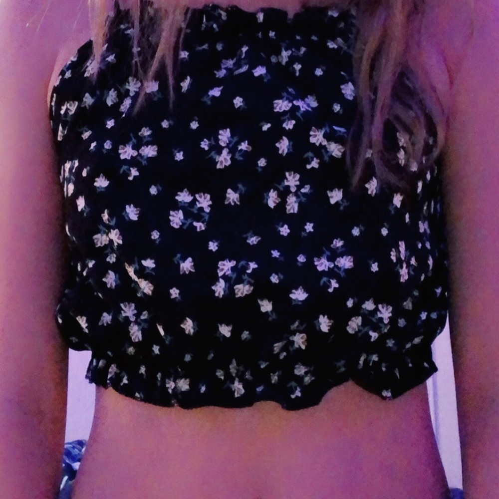 Black floral crop top
